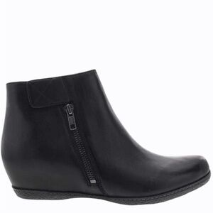 Dansko Leanna hidden low wedge side zip black leather ankle boots 39 EU / 8.5 US